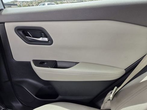 Used 2025 Nissan Rogue SV FWD image 11