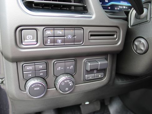 Used 2024 Chevrolet Tahoe LT w/ Luxury Package AWD/4WD image 16