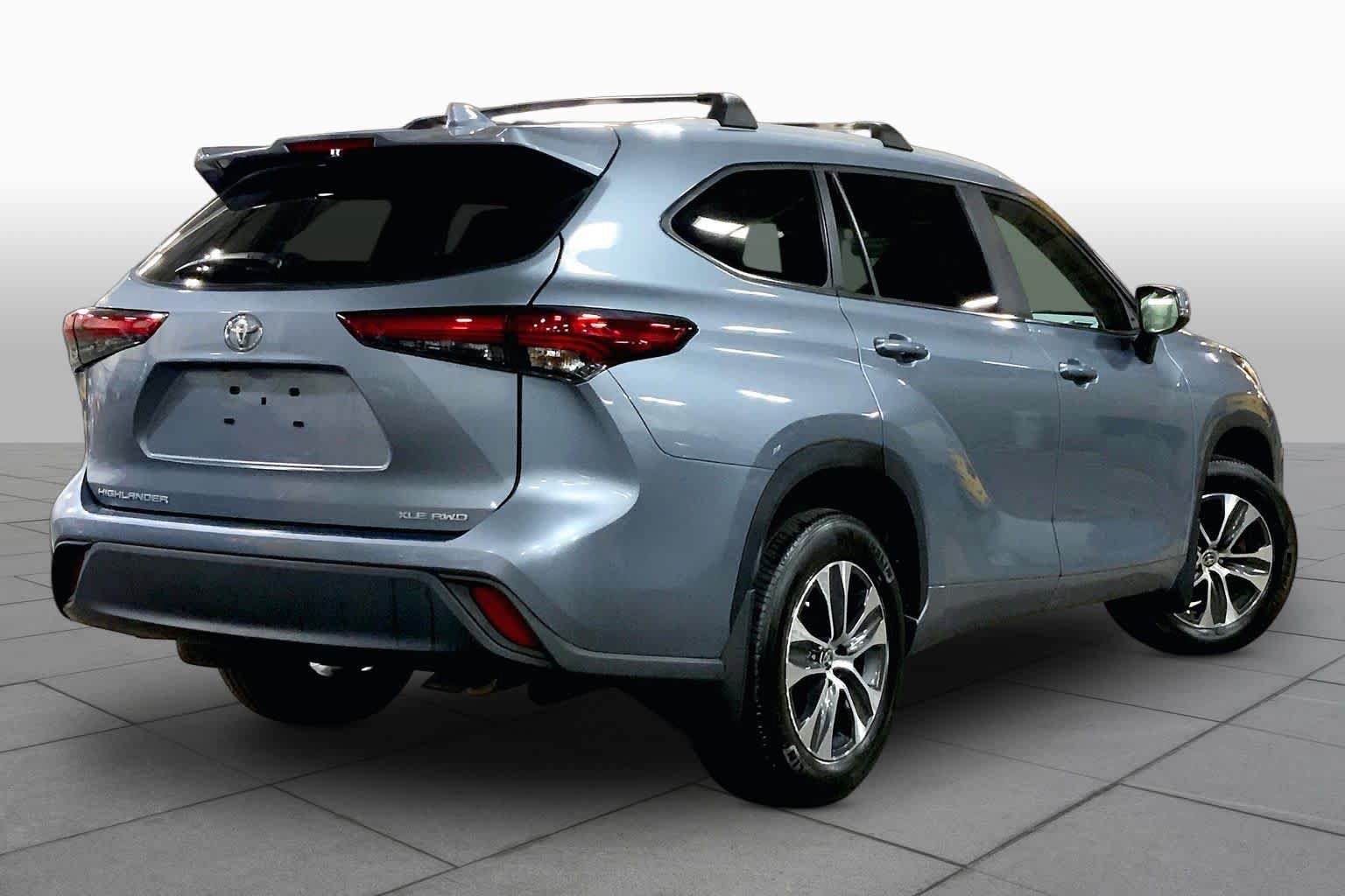 Used 2023 Toyota Highlander XLE AWD/4WD image 13