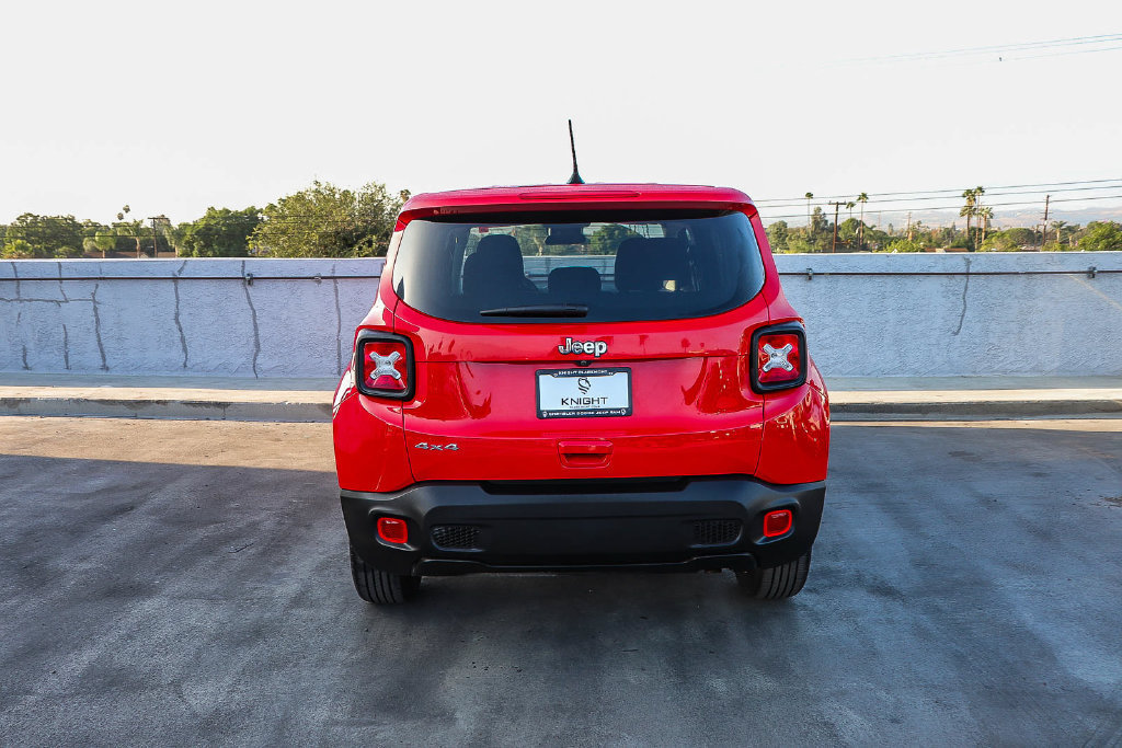 Used 2023 Jeep Renegade Latitude AWD/4WD image 8
