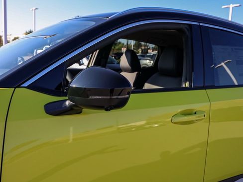 New 2026 Nissan Kicks SR image 12