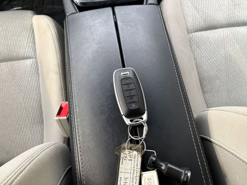 Used 2025 Nissan Rogue SV image 20