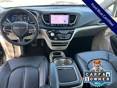 Used 2024 Chrysler Pacifica Touring-L FWD image 18