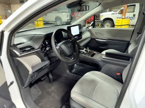 Certified 2022 Toyota Sienna LE FWD image 29