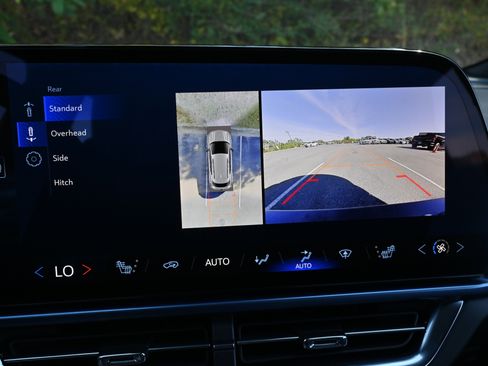 Used 2025 Chevrolet Equinox EV LT w/ Convenience Package image 28