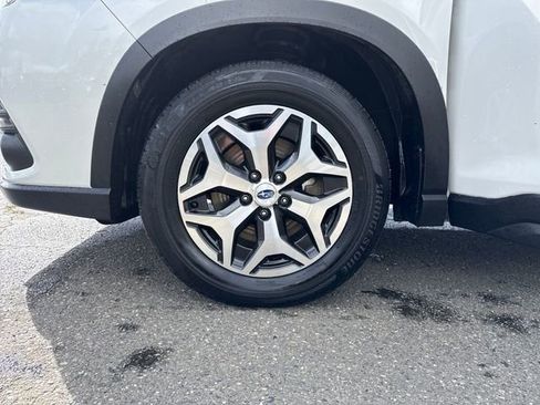 Used 2023 Subaru Forester Premium image 29