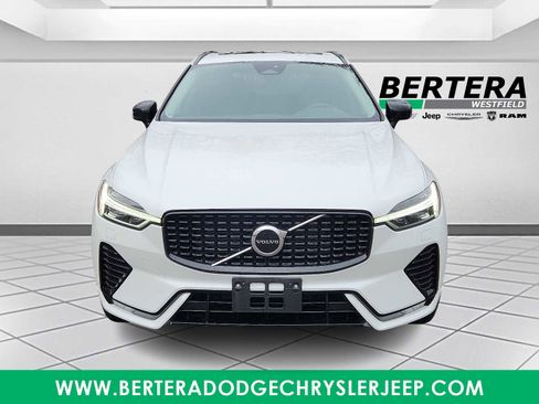 Used 2025 Volvo XC60 B5 Core image 2