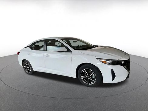 Used 2025 Nissan Sentra SV image 2