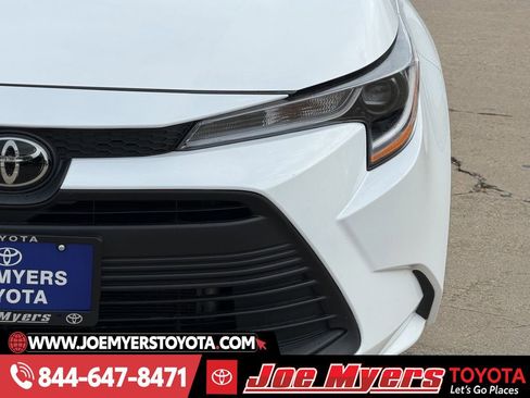Used 2025 Toyota Corolla LE image 4