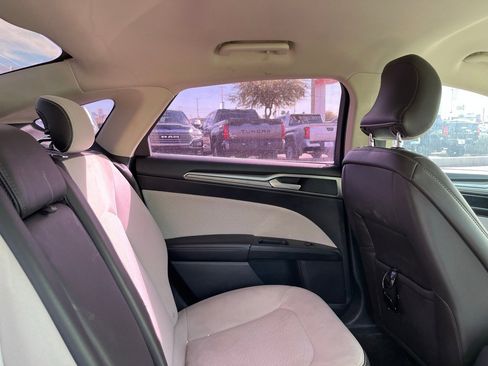 Used 2019 Ford Fusion SE w/ Equipment Group 151A image 5