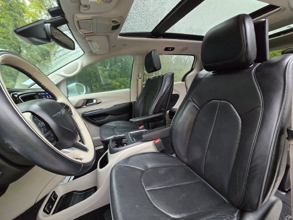Used 2018 Chrysler Pacifica Limited w/ Advanced Safetytec Group FWD image 20