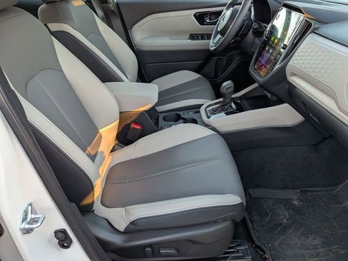 Used 2025 Subaru Forester Limited image 33