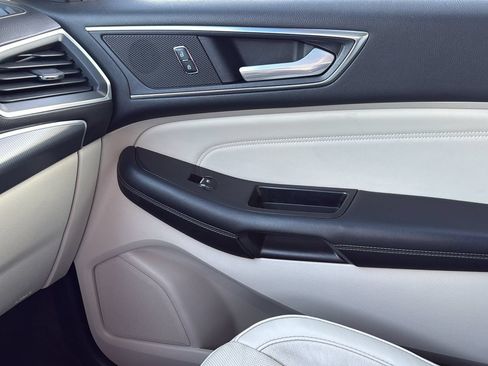 Used 2016 Ford Edge Titanium w/ Equipment Group 301A AWD/4WD image 23