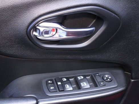 Used 2019 Jeep Cherokee Trailhawk w/ Comfort & Convenience Group image 17