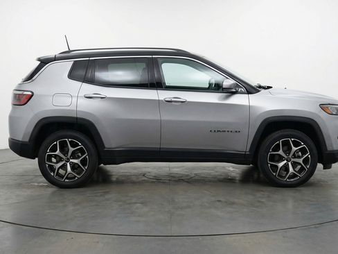 Used 2025 Jeep Compass Limited image 11