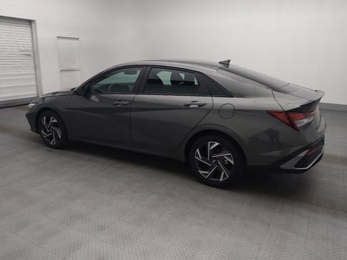 Used 2025 Hyundai Elantra Sport FWD image 3