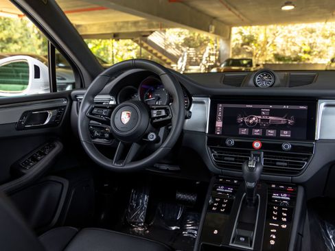 Certified 2026 Porsche Macan AWD/4WD image 41