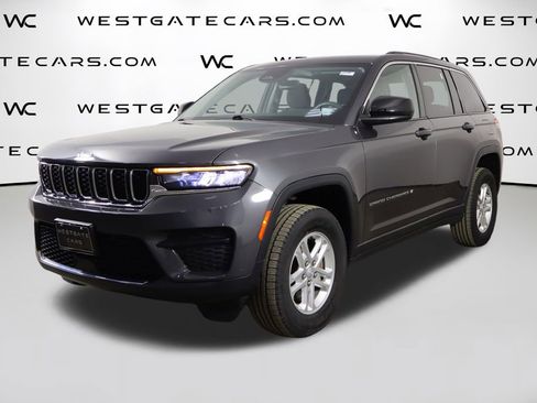 Used 2023 Jeep Grand Cherokee Laredo image 1