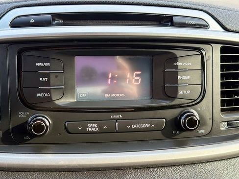 Used 2016 Kia Sorento LX image 14