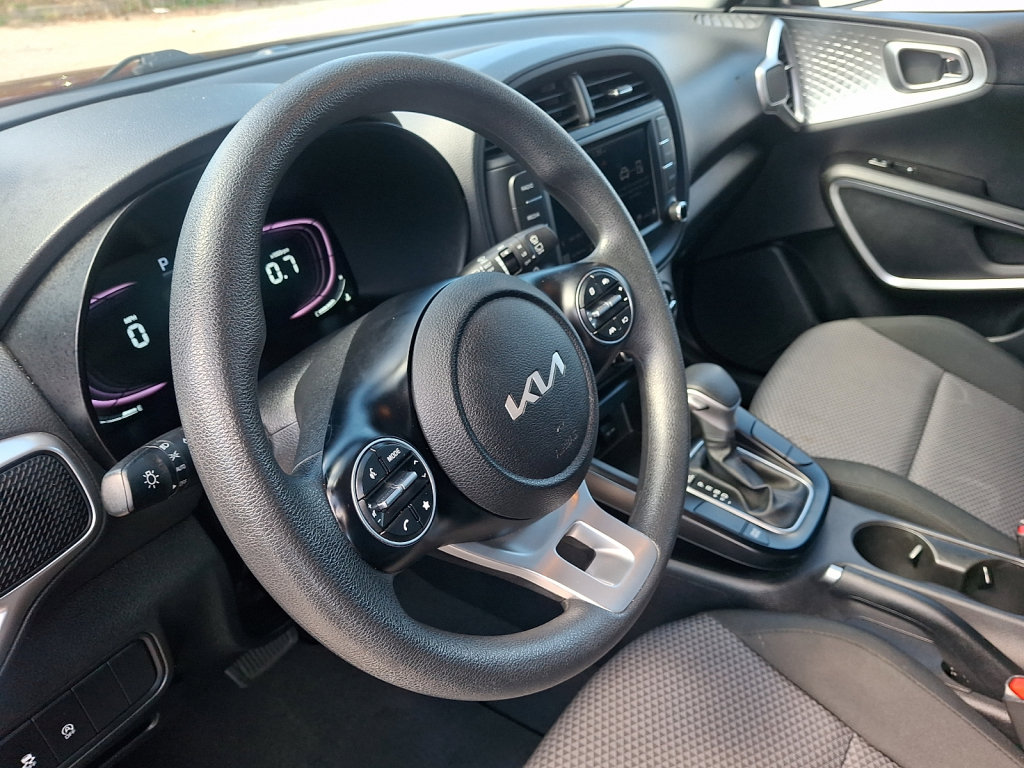 Used 2024 Kia Soul LX w/ LX Technology Package FWD image 26