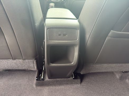 Certified 2025 Chevrolet Trax RS w/ Sunroof Package FWD image 32