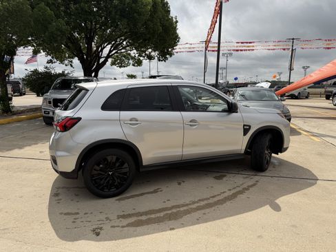 Used 2025 Mitsubishi Outlander Sport LE AWD/4WD image 4