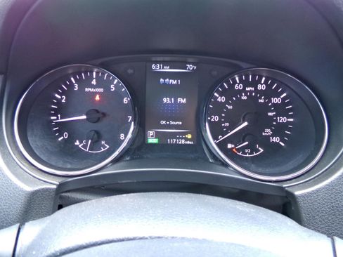Used 2017 Nissan Rogue SV AWD/4WD image 8