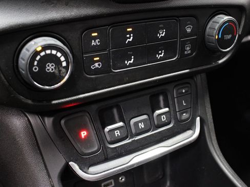 Used 2020 GMC Terrain SLE w/ Elevation Edition FWD image 31