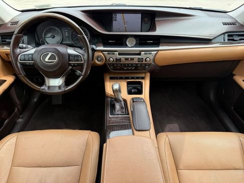 Used 2017 Lexus ES 350 w/ Luxury Package FWD image 23