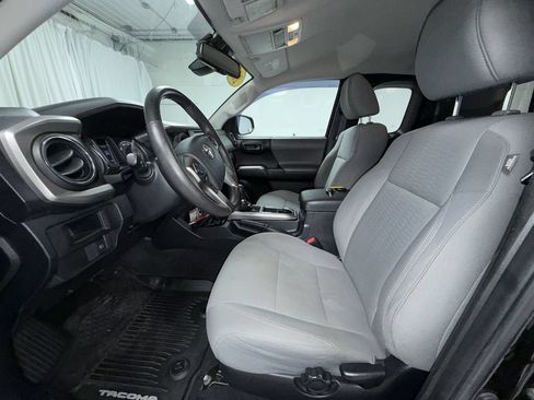 Certified 2019 Toyota Tacoma SR5 AWD/4WD image 4