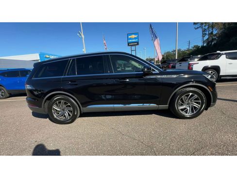 Used 2021 Lincoln Aviator 2WD w/ Class IV Trailer Tow Package image 9