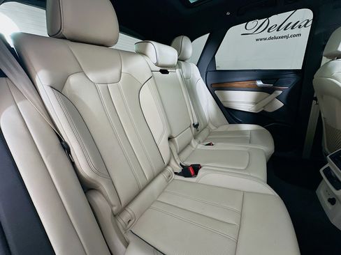 Used 2024 Audi Q5 e Premium Plus w/ Premium Plus Package image 28