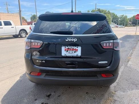 Used 2024 Jeep Compass Latitude AWD/4WD image 7