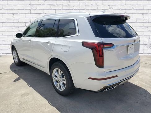 New 2025 Cadillac XT6 Luxury image 2