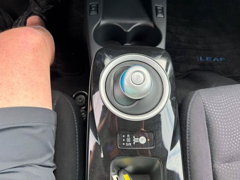Used 2016 Nissan Leaf SV FWD image 18