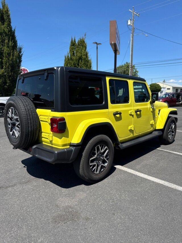 Used 2024 Jeep Wrangler Unlimited Sahara AWD/4WD image 5