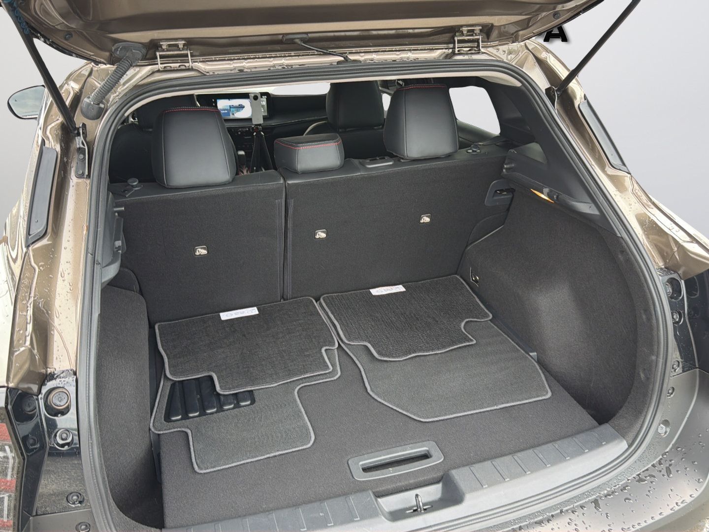 Certified 2025 Nissan Kicks SR FWD image 36