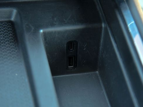 Used 2024 GMC Acadia Elevation image 32