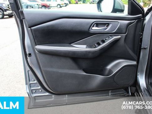 Used 2024 Nissan Rogue SV FWD image 37