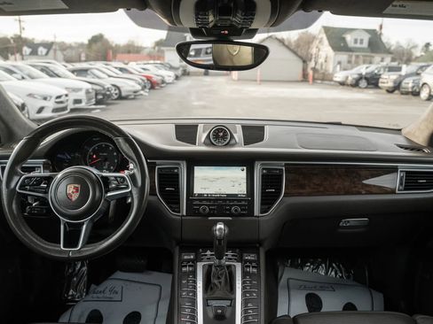 Used 2015 Porsche Macan Turbo image 16