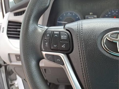 Used 2020 Toyota Sienna L FWD image 16