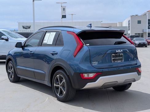 Certified 2025 Kia Niro EX FWD image 3