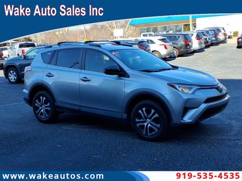 Used 2017 Toyota RAV4 LE image 1