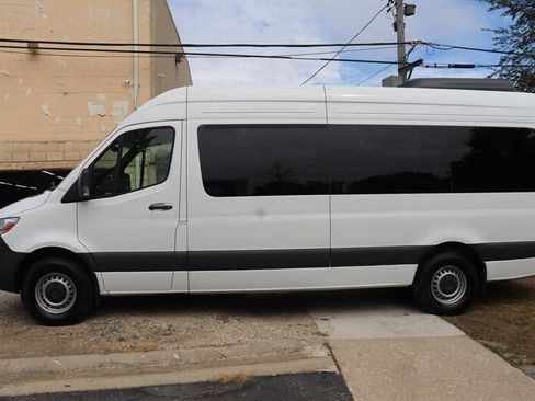 Used 2025 Mercedes-Benz Sprinter 2500 image 4