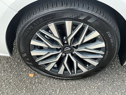 Used 2024 Nissan Altima 2.5 SV w/ SV Premium Package AWD/4WD image 8