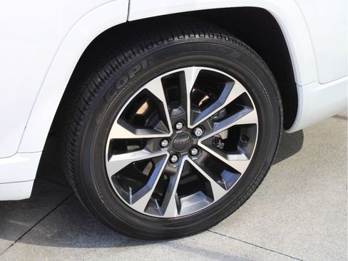 Used 2023 Jeep Grand Cherokee L Overland AWD/4WD image 39