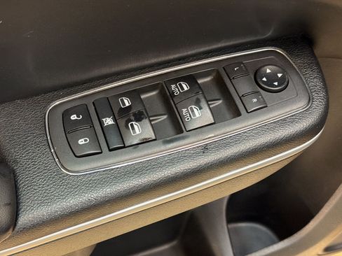 Used 2020 Chrysler 300 Touring RWD image 24