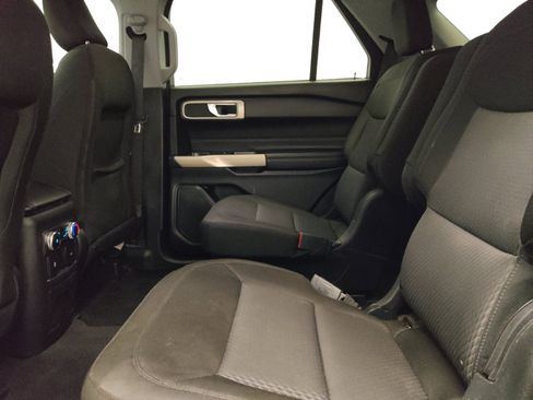 Used 2022 Ford Explorer XLT RWD image 18