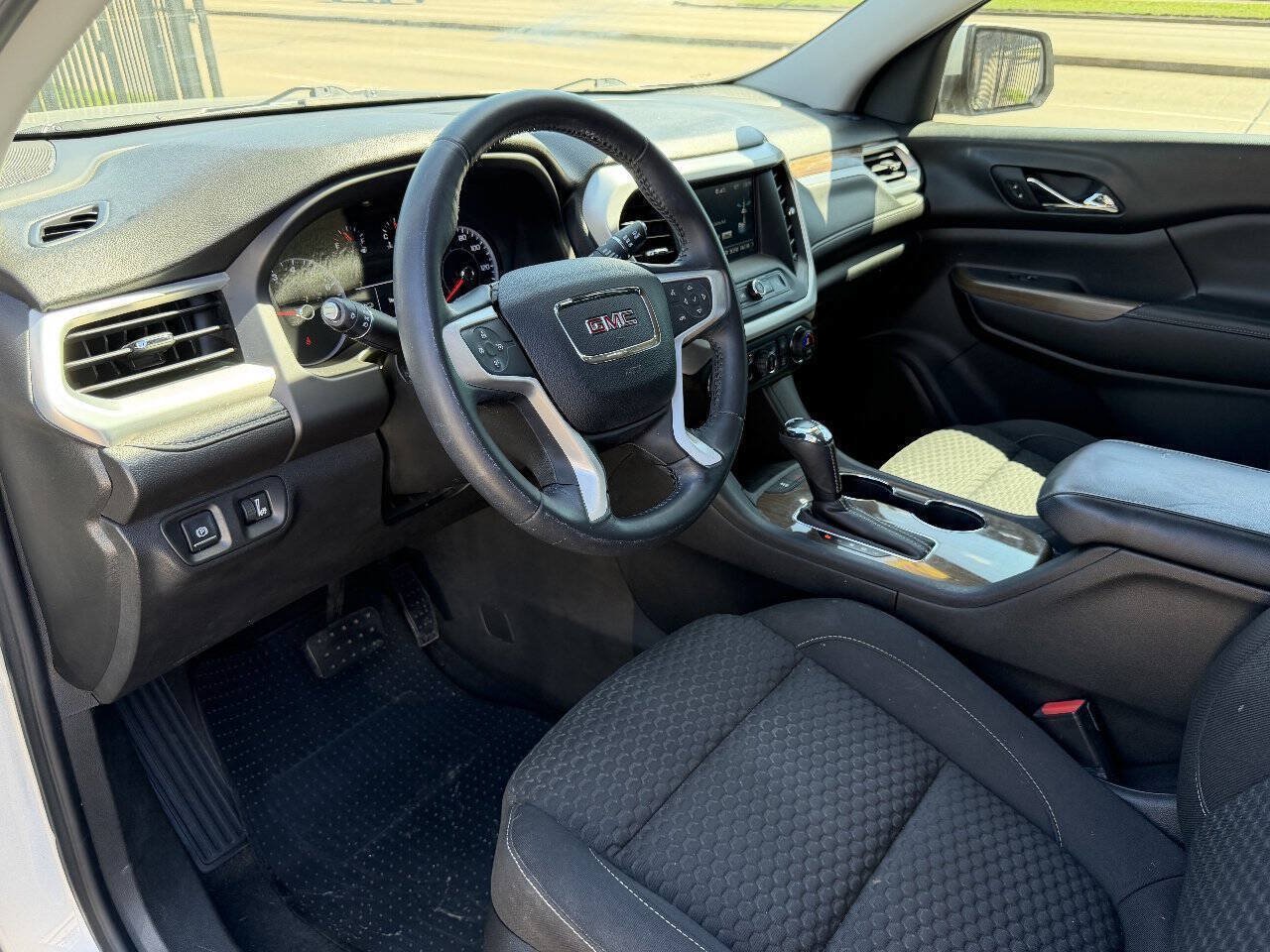 Used 2018 GMC Acadia SLE w/ LPO, Floor Liner Package FWD image 10