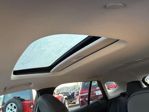 New 2026 Chevrolet Trax LT w/ Sunroof Package FWD image 17